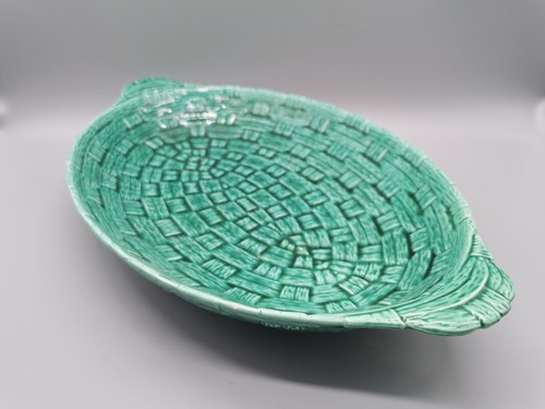Ancien plat vert barbotine - plat,