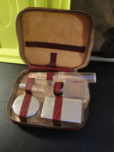 Ancienne trousse toilette - de,