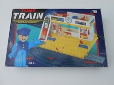 Jeu / Jouet ancien - TOMY TRAIN ref1316 coffret gare internationale station 80's