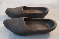 Paire De Sabot En Bois Ancien , 2 Sabots En Bois Tres Vieux Dans L’état 