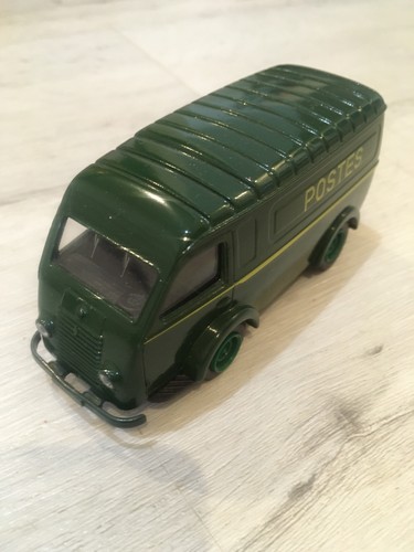 Ancien camion renault - 1000, kg