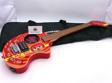 Mini guitare intégrée