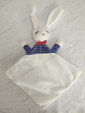 DOUDOU PLAT ENVIE DE FRAISE LAPIN BLANC BLEU RAYE