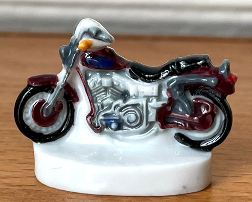 Fève moto bordeau superbe - fève,