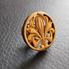 Superbe bouton de manchette décor de lys plaqué or doublé