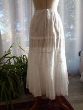 jupon ancien autour de 1900 ( de mariée ? ) large volant de dentelle de Calais