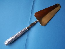 ANCIENNE PELLE A TARTE LAITON