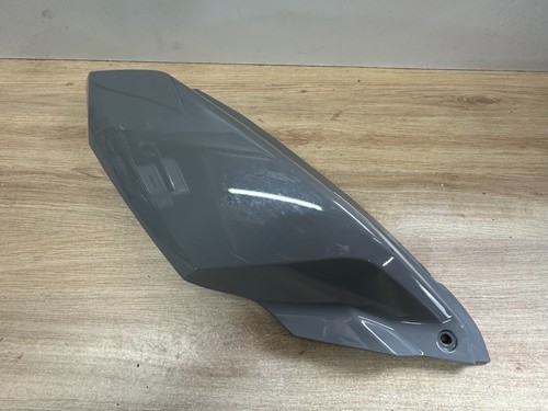 Une coque arriere - arriere, droite