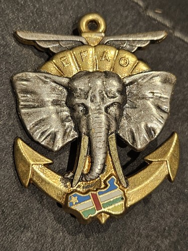 Insigne pucelle militaire