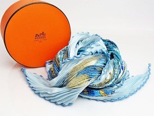 Authentique foulard plissé