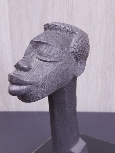 Sculpture signée mavambu - signée, 79