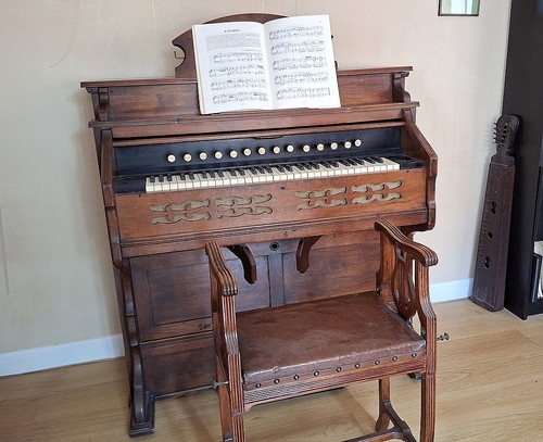 Bel harmonium ancien - de, marque