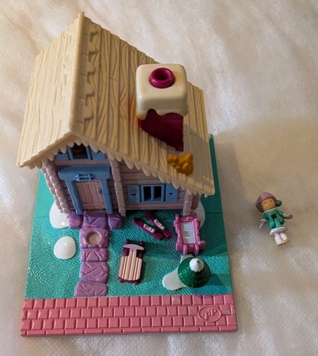 Polly pocket ski chalet - ❤️,