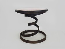 Table basse vintage à ressort industriel et plateau cuivre. Pièce unique