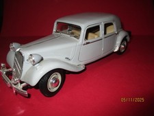 MAISTO  ECHELLE 1/18   CITROEN 15 CV 6 CYL  1952