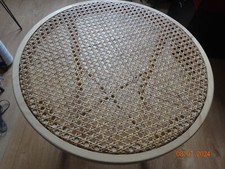 petite table basse ronde dessus cannage comme neuve