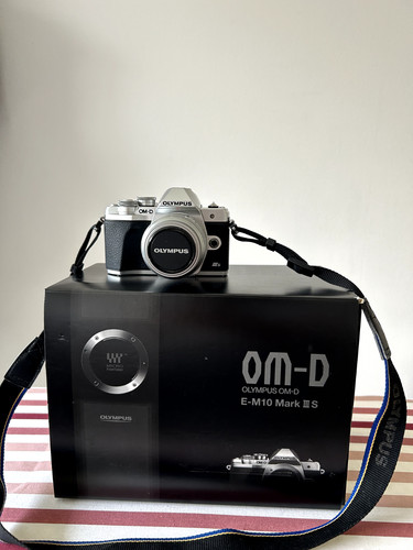 Hybride olympus e m10 - om-, d