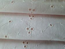 N12 TISSU coton mélangé rose & broderie anglaise lrg114xh135cm VINTAGE 60 70