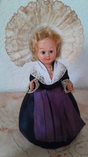 Poupee regionale tres - poupee, ancienne