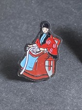 Pin's Femme En Costume