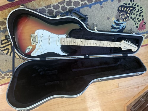 2007 fender strat - mint, with