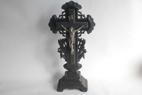 Christ sur croix bois - , sculpté