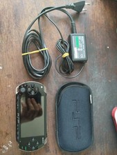 Sony PlayStation Portable (PSP 1004) + Chargeur + Hausse