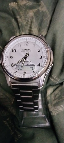 Montre solaire radiocommandée