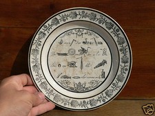 Très rare assiette a rébus restauration début XIXe faiencerie de choisy le roy