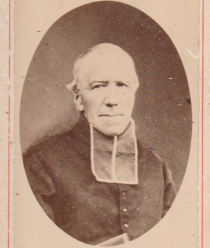 Cure prêtre religieux - prÊtre,