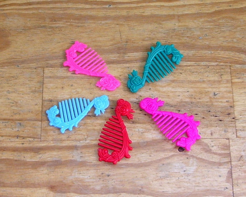 Lot peignes combs - peignes/combs, barbie