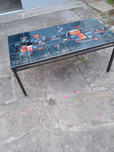Table basse dessus carrelé - table,