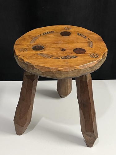 Ancien tabouret traite en - traite,