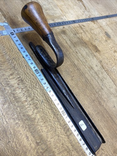 Outil old tool - n.,