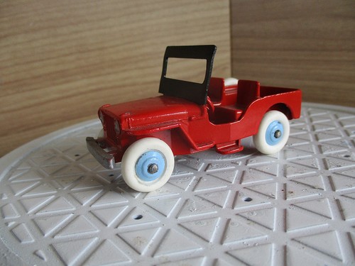 Dinky red jeep 25y - red,