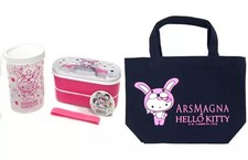 Coffret lunch Arsmagna x Hello Kitty taille 16 x 9 x 8 cm