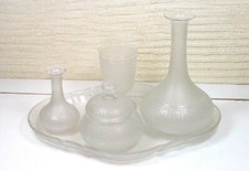 BACCARAT SERVICE DE NUIT CRISTAL DEPOLI DECOR A LA GRECQUE PLATEAU 5 PIECE