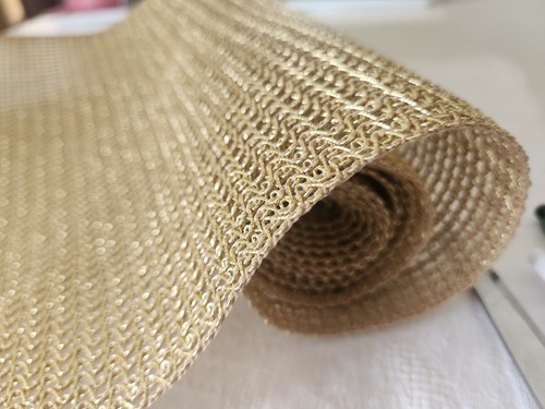 Coupon large tulle doré