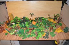 PLAYMOBIL  gros lot de Verdure ,arbres, décors , barrières ...