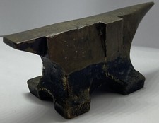 ancienne petite enclume de