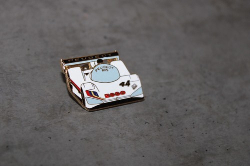 Pin peugeot 905 esso - pin's,