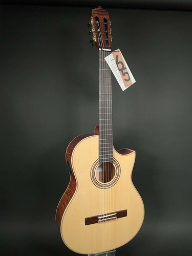 Mancha cutaway guitare - la,