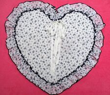 housse de coussin ou range pyjama vintage matelassé forme coeur