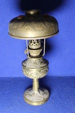 Ancienne lampe à pétrole  1900 dite la Parisienne en laiton repoussé art déco