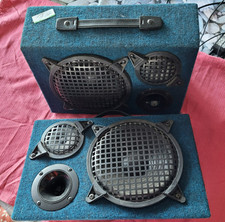 2 ENCEINTES /CAISSON DE VOITURE OU AUTRE /SPEAKER BOX  MARQUE XHE 150W/300W