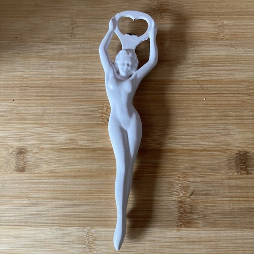Ancien décapsuleur femme - , nue