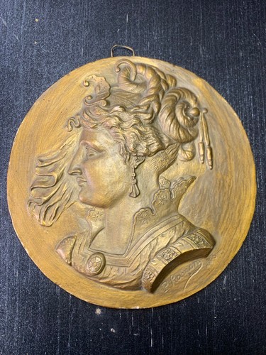 Médaillon terre cuite profil
