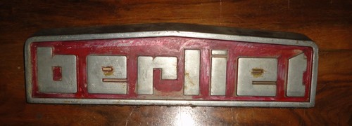 Calandre insigne berliet - calandre,