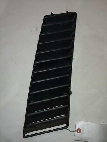Rear side vent grill - rear,