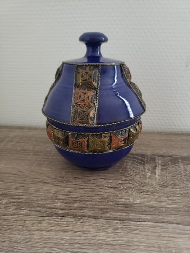 Ancien pot beurre - À, /